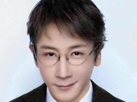 邓男子的春晚魔术太老套,还是刘谦有新意#邓男子 #刘谦 #娱评人吴清功 #春晚 #热点