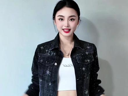 CV舞力全开广场舞线上交流赛3月18日,正式开始!
我是赛事特邀导师彤彤,全国舞友,集结就位,舞力全开!#全民热舞CV广场舞交流赛 #穿CV跳C位 @CV新广场舞潮牌