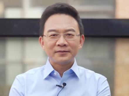 北大满哥与豪车品牌“恩怨情仇”背后的真相,你一定要知道@项栋梁 #大v说 #知识产权#教育#孩子#父母#北大满哥被扒不是原创