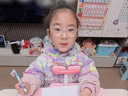 姐妹俩喝奶漫画 姐姐画了姐妹俩喝奶的连环画 #讲故事#面对镜头#绘画故事#连环画创作#六格漫画