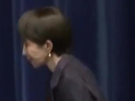 #搞事的高市你给我闭嘴 【搞事早苗你千万别反悔,不然就给我闭嘴】高市早苗,台湾的事轮不到你插手,扯什么“存亡危机”,不是无知说胡话,就是军国主义鬼魂附体昏了头。战败国不思悔改还蠢蠢欲动,只会把你们民众绑上毁灭的战车。#高市早苗是靖国神社常客