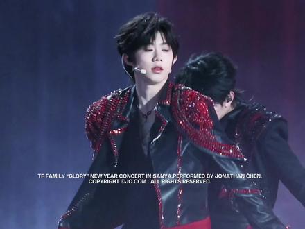 内娱舞台该有的样子!陈奕恒《美杜莎》4K双机位直拍,高张力表演后劲大到走不出来!
#陈奕恒 #tf家族 #tf家族四代 #tf家族新音