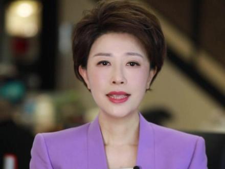 近日菲律宾划设军事演习区,将我国黄岩岛纳入管控范围。1月份,南部战区持续组织军机穿越菲划设区域,体现了中方对黄岩岛领海领空的实际管辖,菲方划设演习区域非法无效。