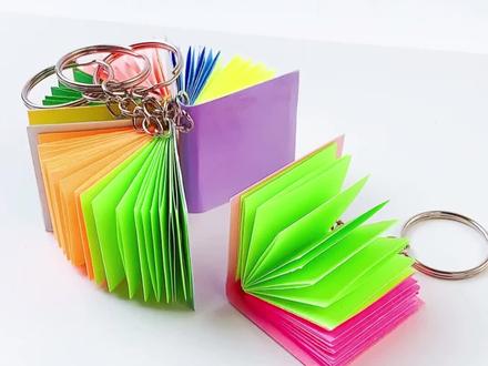 自制糖果色本子挂件❤️颜色鲜艳好看,外形迷你小巧又可爱。