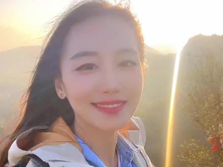 辛弃疾的这首词,短短几句话道出了多少人生百般滋味,写下了宋词里最苍凉的一个秋天。“少年不识愁滋味,爱上层楼。爱上层楼,为赋新词强说愁。而今识尽愁滋味,欲说还休。欲说还休,却道天凉好个秋!”#朗诵 #诗词 #我为祖国喝彩 #诗与远方 #情感共鸣