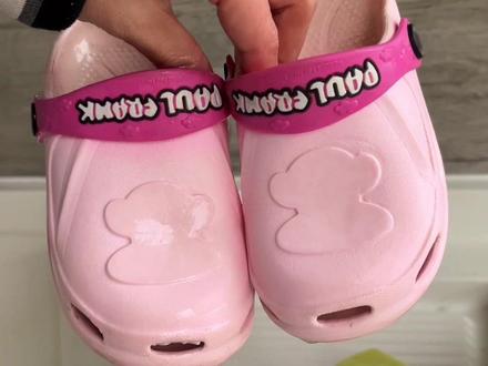 拖鞋长时间不清洗留下的痕迹用这个方法特好使,洗一洗冲一冲明年还是一双新鞋#刷鞋 #15秒学会一个新技能 #深度清洁 #洗鞋妙招 #小妙招