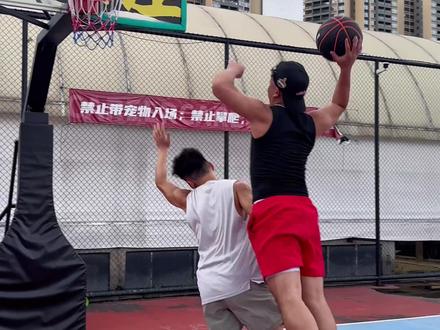 #篮球#内容过于真实 #美式篮球 哥们,拿球说话啊
