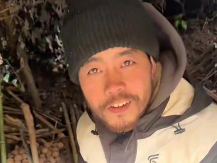 11月12日报道,荒野求生挑战赛第34天,广西选手称不要和队友聊吃的,聊完扣肉第二天,队友“馋”退赛。(编辑:施双阳)#荒野求生 #七星山荒野求生挑战赛 #野外生存