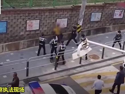 我国警察走红国外系列,外国网友:为什么他们的警察和我们不一样