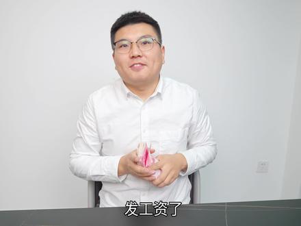 5万块钱买老婆100个幸运盒子,中了苹果手机和奥特曼变身套装