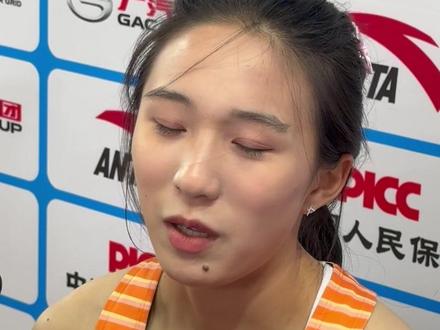 全运会田径女子200米决赛,两天前刚刚夺得女子100米冠军的浙江队选手陈妤颉以23秒02的成绩再度登顶,成为本届全运会女子100米、200米的“双冠王”。#陈妤颉 #十五运会 #田径