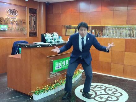 AI玩法 把屏幕踩下去教程? #创意开场 #短视频营销 #特效剪辑 #ai数字人 #ai视频创作