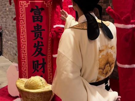 破五送穷迎百福,拥千金之富,得岁月之安;
身心同修,富贵两全!#河头老街#河头老街李太白