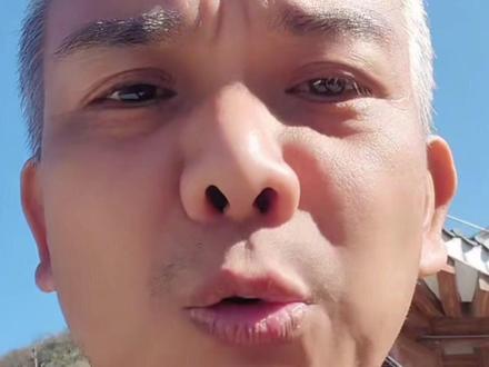 “#老中医 ”鞋垫藏东西被罚退赛,本人直播回应: 鞋垫是别人送的,此前并不知情。并曝料“#林北 偷我东西为什么现在还在”。#荒野求生