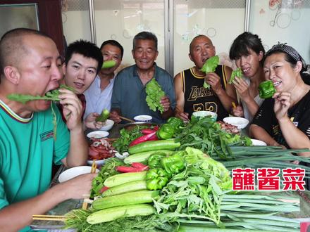 东北蘸酱菜嘎嘎好吃,每次做都能吃到撑,南方朋友很难理解有多香 #农村美食 #东北菜 #蘸酱菜 #生活必备平价好物