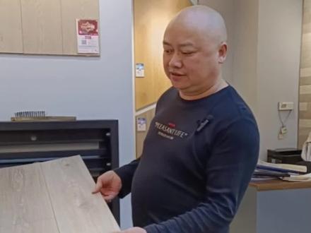 #木地板 #建材 #好店推荐 #现场实拍 好地板的测试!