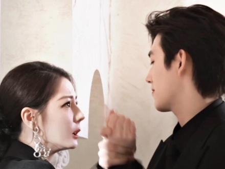 #白日提灯 600w预约啦!《白日提灯,四百岁祖宗穿越后反宠娇蛮大少爷 》预告来袭!指尖相触,呼吸相缠,殿下感觉到了吗。#迪丽热巴 #贺思慕 #陈飞宇 #段胥