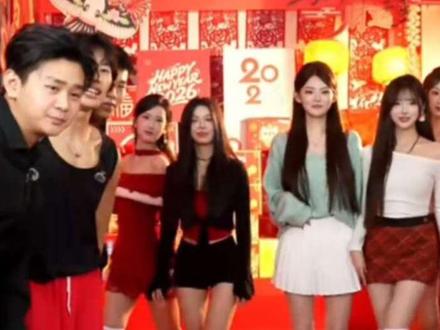 这个腿真长,真白。不对,这鞋子真白,这鞋子太白了@花小龙 27号下午18点年货专场收官 #龙王年货节 #花小龙 #☀️王杨 #王杨舞团