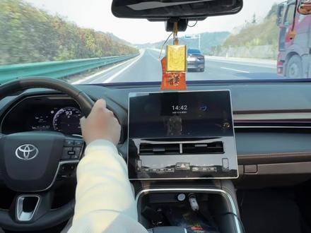 我们丰田车平时噪音大屏幕也容易堆积灰尘,原因就是这三处位置缺少了密封性。,快来给爱车安排上这个密封条提升我们的用车感受。#丰田#车品#丰田隔音降噪#汽车好物