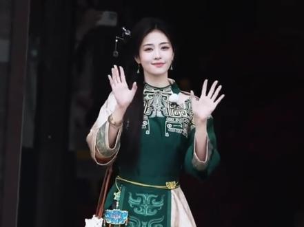 #白鹿520给粉丝送花 你永远可以相信白鹿的双向奔赴 #白鹿 #饭撒 #逆应援 #真诚