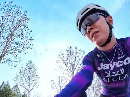 对业余爱好者而言,S-Works与普通SP版有啥区别? #闪电sl8 #sworks #specialized #骑行 #全碳公路车