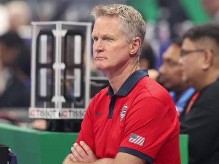 科尔主教练,真的是恋爱(矮)脑么#勇士队 #科尔主教练