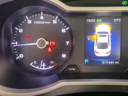 吉利帝豪行驶中电瓶灯亮#汽车保养与维修 #汽车救援搭电 #铜梁修车 #机油保养