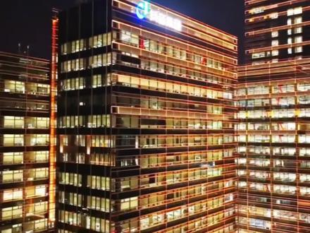 22号晚上的抖音 #抖音集团大楼灯火通明