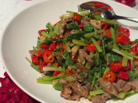 从二人世界到三口之家,日子平淡,有你就甜,情人节快乐! #情人节