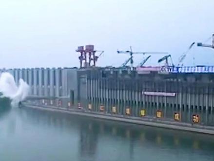 三峡大坝三期挡水围堰拆除施工过程#科普#大国重器#科普一下#基建狂魔#三峡工程