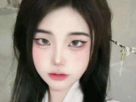 单眼皮都给我画这个新中式清冷妆!东方美学永不过时!!#清冷新中式妆容 #古风妆容 #妆容分享 #狐狸眼妆