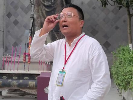 小黑导游居然说关羽好色,还说关羽不用刀,也不怕关老爷一刀砍下来!#关羽 @星彩她爹讲三国