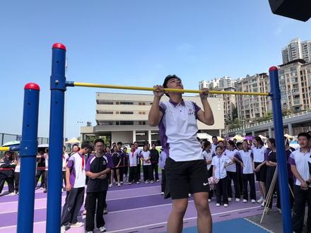 虎头岩巴蜀第一届运动会,小朋友引体向上狂飙32个标准正手引体,后生可畏👍👍👍👍