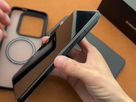 小米14pro都是龙晶玻璃了,还需要贴膜吗?曲面屏贴膜其实很简单。小米13、14pro手机光固保护菲林贴膜磁吸肤感壳配件选购推荐分享#小米14手机膜 #小米14手机壳 #小米14pro手机膜 #小米14pro手机壳 #小米周边配件