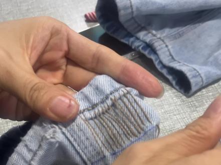 买的裤子太长了拖地怎么办,今天它来啦~辛苦各位宝宝的等待ᶘ ᵒᴥᵒᶅ~大家依然可以在评论区投稿
目前待出的有衣领如何改小(含一字肩)以及背心腋下过大如何改小
#裤脚长了怎么办 #裤脚改短技巧 #旧衣改造简单易学 #创作者中心 #创作灵感