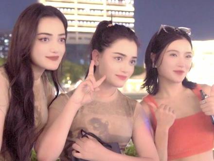 新疆漂亮小姐姐2#街头采访 #娱乐评论大赏 #专治不开心 #庄心妍到底有多不火 #一定要看到最后