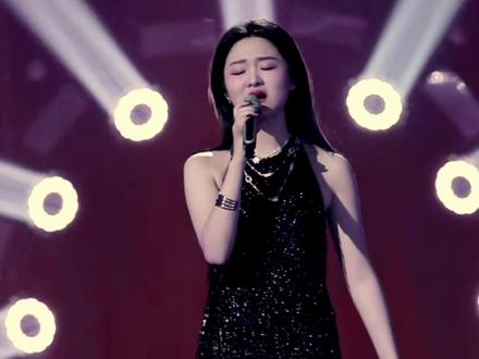 长大才懂远方是故乡.
#王睿卓 #茶花开了