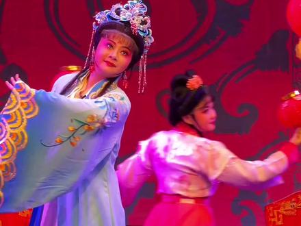 难怪古代君王不早朝,这换谁都会沦陷啊!#广东百花潮剧院 #青年戏曲传播者 #谁说戏曲不抖音 #弘扬戏曲文化 #舞台演出现场