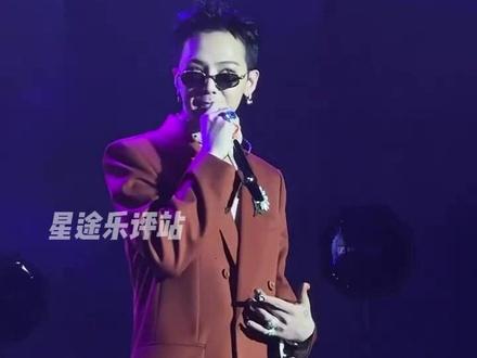 刻在骨子里的骄傲,蔡徐坤用行动诠释偶像担当 #蔡徐坤 #迪拜音乐节 #音乐节 #新年