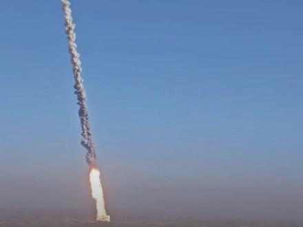 #凤观NEWS 12月3日消息,甘肃酒泉,创造历史,再接再厉!朱雀三号重复使用运载火箭发射入轨,但回收试验失败,过程中发生异常燃烧,具体原因正在进一步分析排查;目前SpaceX、蓝色起源已实现火箭一子级回收。#朱雀三号 #火箭回收 #SpaceX