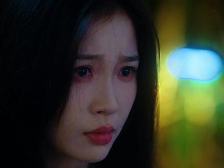 双轨19-1姜暮为救靳朝向万青下跪,靳朝车辆失控掉下悬崖 #热点 #双轨 #青年创作者成长计划 #2025影娱年终大赏