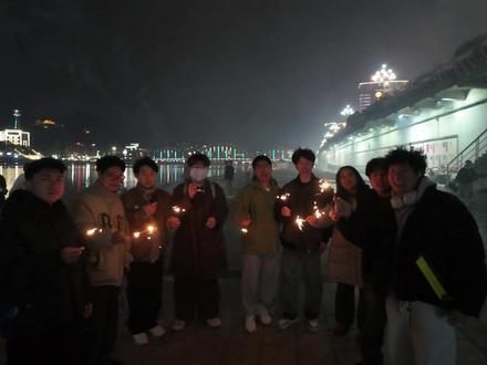 群像的魅力在这一刻具象化了 或许在未来的某一天点开这条视频 很庆幸能认识这样的一群人 #福鼎 #新年快乐 #群像 #氛围感 #上热门🔥