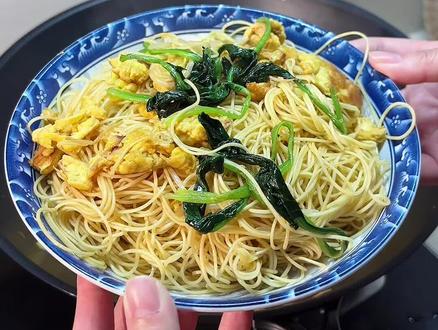 小朋友特喜欢我做的这个炒面,干香入味又劲道,每次都能吃一大盘!#炒面 #竹升面
