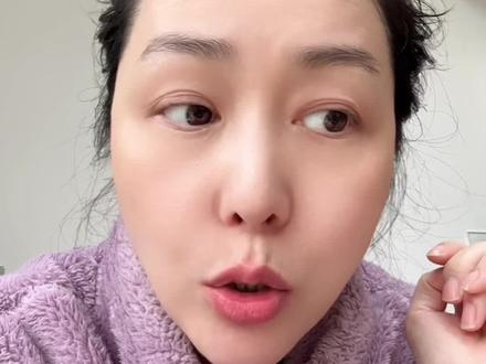 英国买房最大的坑让我给踩了(第二集) 有可能要打官司了,在英国刚买的房发现院子里有疑似日本虎杖,卖家却在合同里写的是没有,如果确定了是虎杖的话,在英国这属于很严重的恶意隐瞒,要负法律责任的#海外生活 #日本虎杖 #抖音小助手我要上热门 #踩坑避雷