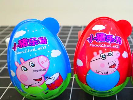 开箱3款奇趣蛋,仔细一看,小猪乐奇?