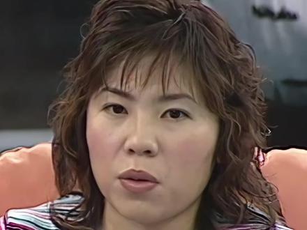 #邓亚萍 #乒乓球 初代“大魔王”邓亚萍,曾称霸乒坛,多次斩获世界冠军。以至于有一段时间,日本女队将她的比赛录像反复研究,然后去模仿。#奥运会 #体育精神