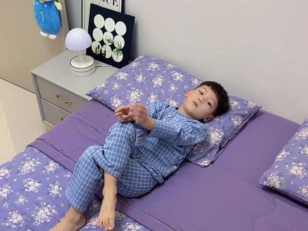 天气越来越热了,珀莱雅双层皱皱纱空调被四件套,软乎超舒服,脏了直接扔洗衣机洗就可以#珀莱雅四件套#床品#柔软舒适