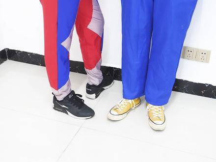 小小用锤子解救奥特曼,能成功吗?