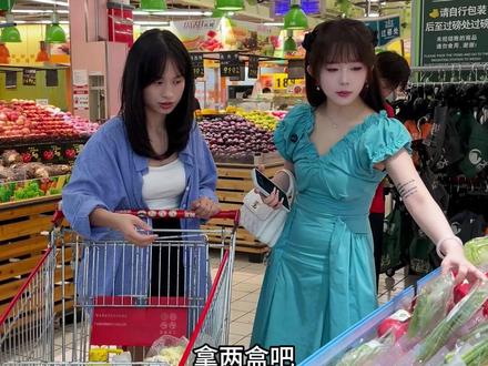 为了庆祝花花加入我们,今天一起去超市购物,回来花花还给我们下厨了#vlog日常 #记录真实生活