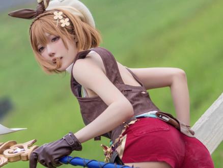 十年炼金无人问 一朝肉腿天下闻#莱莎的炼金工坊 #肉腿 #cos